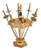 Toledói dísztárgy, 8 db mini kard tartóban, m: 10 cm