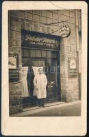 cca 1930 Fehér Imre uri és női cipész üzletének bejárata, fotólap, saroktöréssel, 14x9 cm