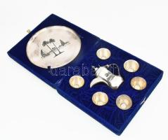 Ezüst (Ag) keleti kávés szett, bársonyborítású díszdobozban. Jelzés nélkül, nettó: 650g