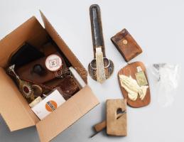 Doboznyi minőségi bolha tétel, közte értékes darabokkal.