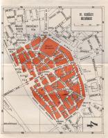 Budapest 21 térképe, utcanévjegyzékkel és idegenvezető címtárral. Budapest, (1942). Fővárosi Közmunkák Tanácsa - Hellas Irodalmi és Nyomdai Rt. 200 p. + 21 t. (20 kétoldalas, kétszínnyomású, egy kihajtható, színes). A magyar és külföldi látogatók számára készült részletes utcajegyzék és idegenforgalmi címtár magyar, német, olasz, francia és angol nyelven igazítja el a turistát a főváros utcái és intézményei, pályaudvarai, szállodái, panziói, kávéházai, mulatói, kaszinói és klubjai, mozijai, színházai, múzeumai, könyvtárai és egyetemei, kórházai, klinikái, szanatóriumai, parkjai és sétányai, sportpályái és standfürdői, lóversenypályái között. A kiadvány eligazít az államigazgatás, a közigazgatás és a pénzügyek világában is, megadja a minisztériumok és hivatalok és bankfiókok címét is. A tömegközlekedési hálózat adatai is a lehető legfrissebbek. Kötetünk emlékezetes részlete az utalás arra, hogy a budaörsi repülőtér mellett a ferihegyi repülőtér épülőben van, illetve az érdeklődő látogató bőven tallózhat Budapest teljes szobor- és emlékmű-állományában, valamennyi jelentősebb köztéri szobor pontos helye tanulmányozható kiadványunkban. Érdekes névtörténeti adalék, hogy a XIV kerületre osztott Budapest egyes kerületei szokatlan nevet viselnek, a mai Belváros kormányzati negyede és Újlipótváros Dráva utcáig terjedő területe alkotja az V. kerületet, és e kerület a területet átszelő Szent István körút után a Szentistvánváros nevet viseli. A még jócskán parcellázatlan XI. kerület ebben az időben a Szentimreváros, a hegyvidéki XII. kerület a Mátyáskirályváros, a Dráva utcán kívüli iparnegyed, a XIII. kerület angyalföldi része a kormányzó neje után a Magdolnaváros nevet viseli, az Aréna (Dózsa György) úton túli Zugló pedig a Rákosváros nevével büszkélkedhet. A kerületi, kétszínnyomású térképvázlatok utáni nagy méretű, színes Budapest-térkép az 1942-ben aktuális utcanévanyagon kívül a kiemelt középületeket és a közlekedési hálózatot is jelöli, a térképen alul és oldal magyar, német, olasz, francia és olasz nyelvű jelmagyarázattal és hotel-mutatóval. Példányunk első és hátsó előzékén kézírásos jegyzetek. Aranyozott, sérült gerincű kiadói félvászon kötésben, a lapszéleken enyhe foltossággal. Jó példány.