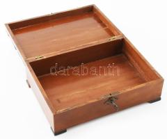 Régi fa ládika, fekete kerettel, kulcsos zárral. Sérüléssel 26x18x10 cm