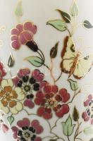 Zsolnay pillangó mintás nagy váza. Jelzett, hibátlan, bársonyborítású díszdobozban, m: 33,5 cm