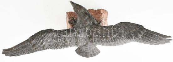 1942 MOVE (Magyar Országos Véderő Egyesület) elismerés. Bronz sas, faragott süttői vörös márvány ala...