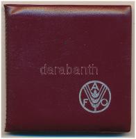 1983. 100Ft Cu-Ni "FAO - Több gabonát a világnak" műbőr tokban, tanúsítvánnyal T:UNC 
Ada...