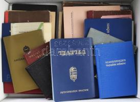 30 db útlevél, igazolvány, tagsági könyv
