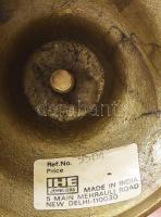 Indiai réz gyertyatartó pár. Jelzett, m: 18 cm