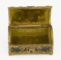 cca 1900/20 Bársonybéléses ékszeres doboz, kulcs nélkül, 11x6x6 cm