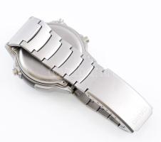 Casio Illuminator karóra. Digitális kijelzős, fém szíjjal, kis karcokkal
