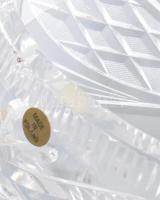 Kristály kínáló tál lábakon. Jelzett, apró lepattanással. d: 23 cm