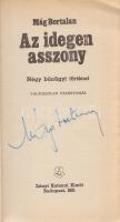 Mág Bertalan: Az idegen asszony. Négy bűnügyi történet. (Aláírt.) Budapest, 1981. Zrínyi Katonai Kiadó (Nyírségi Nyomda, Nyíregyháza). 317 + [3] p. A címoldalon a szerző saját kezű aláírása. Mág Bertalan (1911-2001) rendőrtiszt, bűnügyi író, egykori ÁVH-s tiszt bűnügyi lektűrszerző társához, Berkesi Andráshoz hasonlóan az 1960-as években a BM legbelső köreiből vált számos könyvet publikáló, futtatott íróvá. A krimigyűjtemény első kiadása szintén 1981-ben jelent meg, példányunk a változatlan utánnyomásból származik. Fűzve, színes, illusztrált, enyhén sérült, enyhén foltos kiadói borítóban.