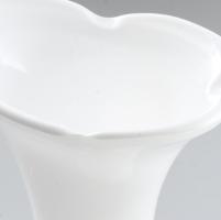 Karcagi, berekfürdői üveg váza. Formába fújt szál dízstíéses, többrétegű, hibátlan m: 39 cm