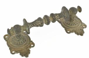 2 db régi fogó ajtóhoz, ládához. Réz. 19 cm