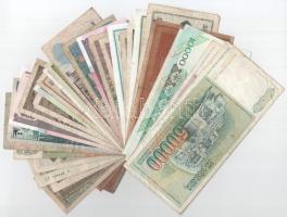33db-os vegyes külföldi bankjegy tétel a világ minden tájáról, közte Kambodzsa, Német Harmadik Birod...