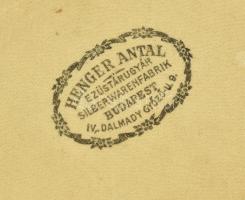 1896 6 db ezüst (Ag) mokkás kanál. Milleniummi 1 koronás érmékből. Monogrammal. 69 g Hozzá Hemger An...