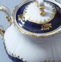 Zsolnay Pompadour kávés készlet tejkiöntő és kiöntő nélkül, cukortartó eltérő jelzéssel. Jelzett, ko...