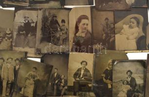 cca 1880-1910 Ferrotípia tétel: portrék (hölgyek, urak, gyerekek), családi képek, automobilos csopor...