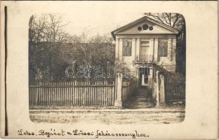 1929 Lőcse, Levoca; Bejárat a lőcsei fehérasszonyhoz / Levocská biela pani / entrance to the white lady from Levoca. Kopasz photo