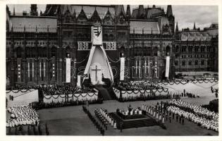 Budapest V. Parlament a Szent István Jubileumi Év rendezvénye