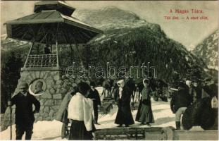 Tátra, Magas-Tátra, Vysoké Tatry; téli élet a start előtt a Szilágyi Dezső emlékműnél, téli sport. Divald Károly 2069-1909. / winter sport at the monument