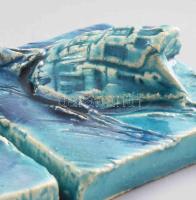 Szabó Kata 2 db türkizmázas kerámia falidísz, jelzett, kis kopással, együtt 15x7 cm