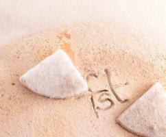 Iparművész spirálmintás kínáló.Jelzett, hibátlan, 23x22 cm