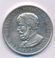 Lapis András (1942-) 1988. "Wesselényi Miklós, az árvízi hajós / A pest-budai nagy árvíz 150. évfordulójára 1838-1988 - Magyar Vízügyi Múzeum, Vép" Ag emlékérem (36,29g/0.835/42,5mm) T:UNC,AU