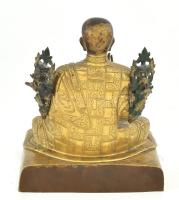 Ülő láma. Tibet, 19. sz vége, rézlemez, lezárt, pótolt, hiányos, kopással, m: 18 cm