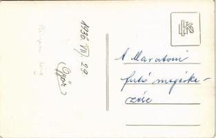 1936 Győr, Olimpiai fáklyafutás, Späth Gyula polgármester és a várakozó tömeg a maratoni futó megérk...