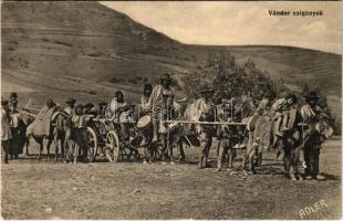 Erdély, Transylvania; Vándor cigányok. Adler fényirda Szászváros 1909. / gypsy group (fl)