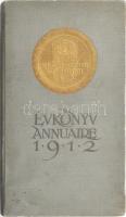 Királyi Magyar Automobil évkönyve 1912. Az igazgatóság megbízásából összeállította: Pivny Béla keresk. min. kir. s.-mérnök, clubtitkár. Annuaire de L'Automobile-Club Royal de Hongrie. Bp., 1912., "Pátria", 230 p.+ 9 (Benne kitöltetlen, eredeti belépési kártyákkal is!) t. Gazdag képanyaggal illusztrált. Korabeli reklámokkal. Kiadói aranyozott egészvászon-kötés, aranyozott, dombornyomásos koronás elülső táblával, kopott borítóval, foltos lapszélekkel. Rendkívül ritka!