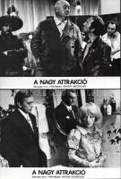 ,,A nagy attrakció" című szovjet film jelenetei és szereplői, 18 db vintage produkciós filmfotó (vitrinfotó, lobbyfotó) ezüst zselatinos fotópapíron, a használatból eredő (esetleges) kisebb hibákkal, 18x24 cm