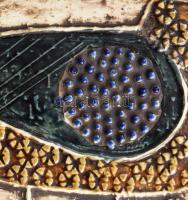 Lisa Larson (svéd, 1931-2024), Gustavsberg Manufaktúra: Madaras falidísz. Festett porcelán plakett, ...