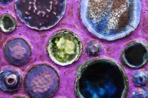 Gerda Heuckeroth designer, Ceramano Manufaktúra: Urania falidísz. 1962, homorú és domború kristálymá...