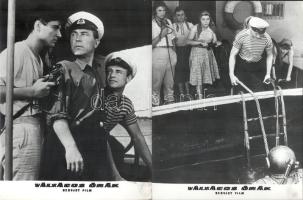 ,,Válságos órák" című szovjet film jelenetei és szereplői, 5 db vintage produkciós filmfotó (vitrinfotó, lobbyfotó) ezüst zselatinos fotópapíron, a használatból eredő (esetleges) kisebb hibákkal, 18x24 cm