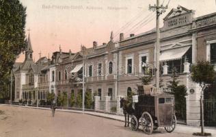 Pöstyénfürdő King street with Király Villa and fiaker