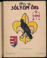 1945-1947 Cserkész napló, 264. sz. Hunyadi János cserkészcsapat, Rákóczi raj, Sólyom őrs. (Őrsvezető: Juhászi Ferenc). Részletes bejegyzésekkel (összejövetelek jegyzőkönyvei, naplók, névsorok), rajzokkal, 1945. októbertől 1947. márciusig. Kb. 20-25 oldalnyi bejegyzéssel, keményfedeles, spirálfűzéses füzetben.