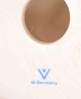 Hummel ágon ülő kislány. Jelzett, madár farka letört, m: 15 cm