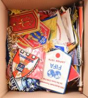 Hatalmas foci zászló gyűjtemény, kb. 69 db, különféle méretben, változó állapotban. Köztük magyar és...