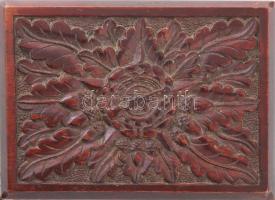 cca 1960 Egyedileg faragott munkásőr fa doboz, rendkívül gazdag mintázattal, szép állapotban, alul s...