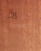 cca 1960 Egyedileg faragott munkásőr fa doboz, rendkívül gazdag mintázattal, szép állapotban, alul s...