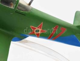 cca 1960 JAK 9-es harci repülőgép asztali díszmodell, valósághű egyedi készítésű katonaemlék a kecsk...