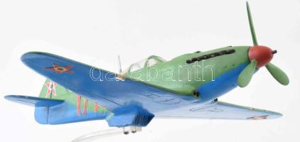 cca 1960 JAK 9-es harci repülőgép asztali díszmodell, valósághű egyedi készítésű katonaemlék a kecsk...