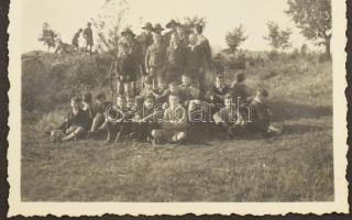cca 1935 Egy cserkészcsapat kirándulása alatt készített 38 db-os fotósorozat albumba ragasztva, közt...