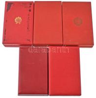 5db-os szocialista kitüntetés-tétel, mindegyik eredeti tokban, benne 1965. "Szolgálati Érdemére...