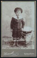 cca 1900 Matrózsapkás kisfiú Magyar tengerész feliratos sapkával, vizitkártya / cca 1900 A boy in a sailors cap with a cap inscribed with a Hungarian sailor, cdv