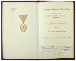 6db-os szocialista kitüntetésből álló tétel, közte 1987. "A Munka Érdemrend" bronz fokozat...