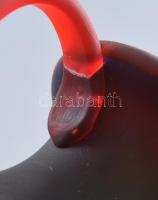 Antik kéküveg váza, vörösüveg fülekkel, anyagában színezett savmaratott üveg, jelzés nélkül, egyik f...