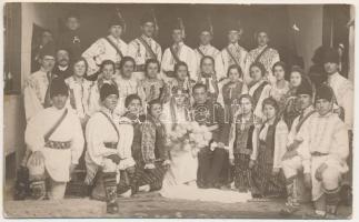 Brassó, Kronstadt, Brasov; esküvő, erdélyi folklór / wedding, Transylvanian folklore. Adler photo (EK)