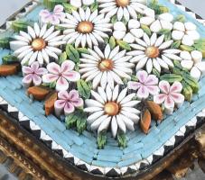 Antik ékszeres szelence, tetején mikromozaik díszítéssel, 7x7x7 cm